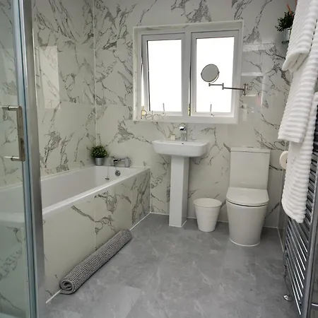 Дом отдыха 3 Bed In 83495 *